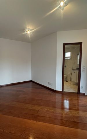 Casa de condomínio para alugar com 342m², 4 quartos e 4 vagas Casa de condomínio para alugar com 342m², 4 quartos e 4 vagasSuíte 4