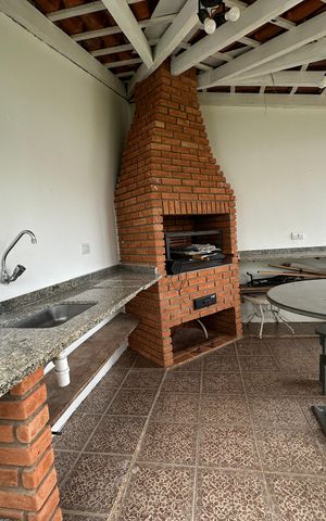 Casa de condomínio para alugar com 342m², 4 quartos e 4 vagas Casa de condomínio para alugar com 342m², 4 quartos e 4 vagasChurrasqueira