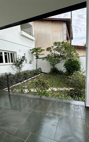 Casa de condomínio para alugar com 342m², 4 quartos e 4 vagas Casa de condomínio para alugar com 342m², 4 quartos e 4 vagasVaranda da Sala
