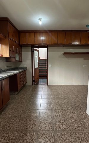 Casa de condomínio para alugar com 342m², 4 quartos e 4 vagas Casa de condomínio para alugar com 342m², 4 quartos e 4 vagasCozinha
