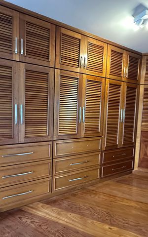 Casa de condomínio para alugar com 342m², 4 quartos e 4 vagas Casa de condomínio para alugar com 342m², 4 quartos e 4 vagasCloset da suíte 2