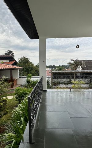 Casa de condomínio para alugar com 342m², 4 quartos e 4 vagas Casa de condomínio para alugar com 342m², 4 quartos e 4 vagasVaranda da Sala