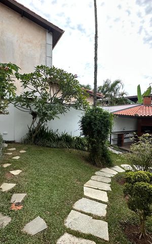 Casa de condomínio para alugar com 342m², 4 quartos e 4 vagas Casa de condomínio para alugar com 342m², 4 quartos e 4 vagasQuintal