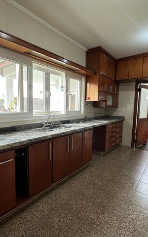 Casa de condomínio para alugar com 342m², 4 quartos e 4 vagas Casa de condomínio para alugar com 342m², 4 quartos e 4 vagasCozinha
