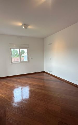 Casa de condomínio para alugar com 342m², 4 quartos e 4 vagas Casa de condomínio para alugar com 342m², 4 quartos e 4 vagasSuíte 4