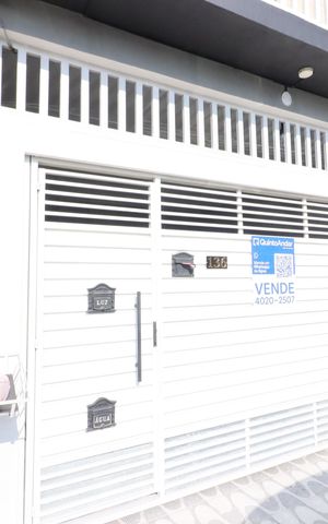 Casa à venda com 250m², 3 quartos e 2 vagasFachada