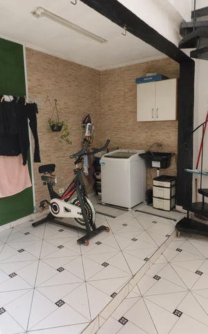 Casa à venda com 250m², 3 quartos e 2 vagasÁrea de Serviço