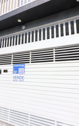 Casa à venda com 250m², 3 quartos e 2 vagasFachada