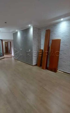Casa para alugar com 220m², 4 quartos e 4 vagasSala