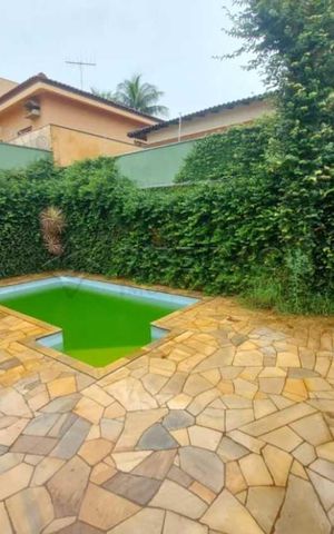 Casa para alugar com 220m², 4 quartos e 4 vagasPiscina