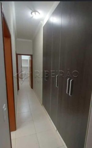 Casa para alugar com 220m², 4 quartos e 4 vagasCorredor