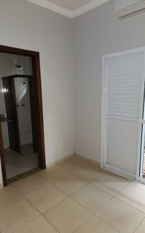 Casa para alugar com 220m², 4 quartos e 4 vagasQuarto