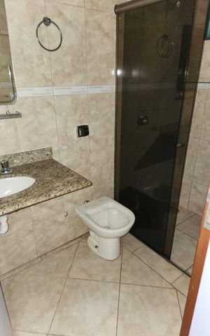 Casa para alugar com 220m², 4 quartos e 4 vagasBanheiro