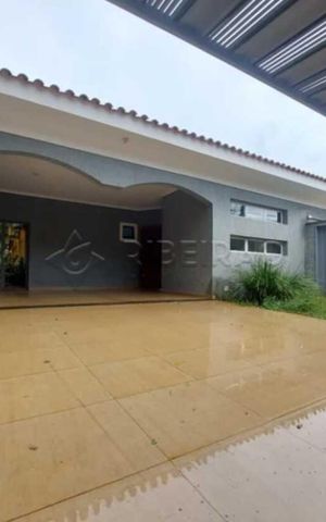 Casa para alugar com 220m², 4 quartos e 4 vagasÁrea externa