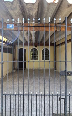 Casa à venda com 84m², 2 quartos e 1 vaga Casa à venda com 84m², 2 quartos e 1 vagaFachada