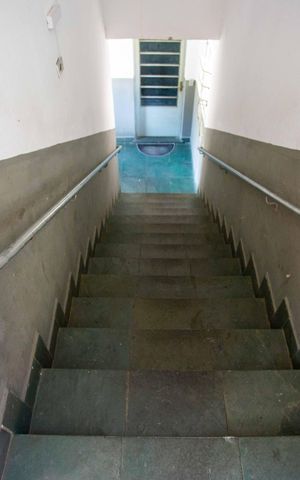 Apartamento à venda com 48m², 2 quartos e 1 vagaEscada