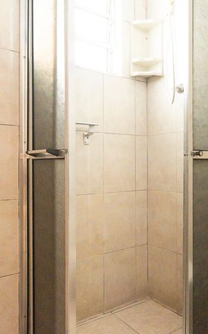 Casa à venda com 198m², 2 quartos e 2 vagasBanheiro