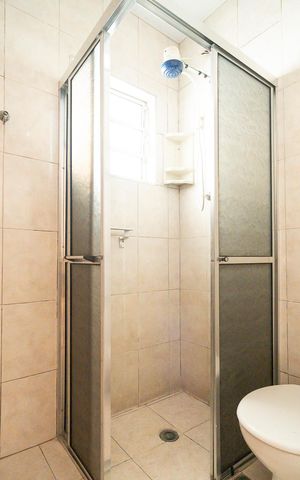 Casa à venda com 198m², 2 quartos e 2 vagasBanheiro