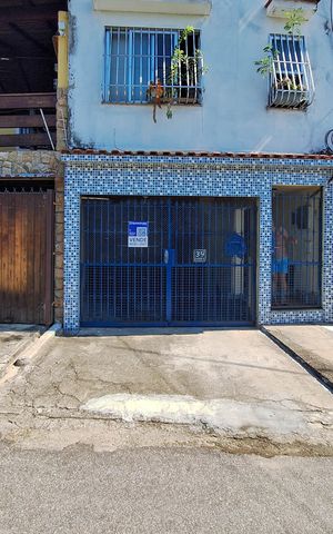 Casa à venda com 168m², 2 quartos e 2 vagas Casa à venda com 168m², 2 quartos e 2 vagasPlaca