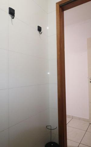 Casa à venda com 185m², 2 quartos e 2 vagasBanheiro Quarto 1 suíte
