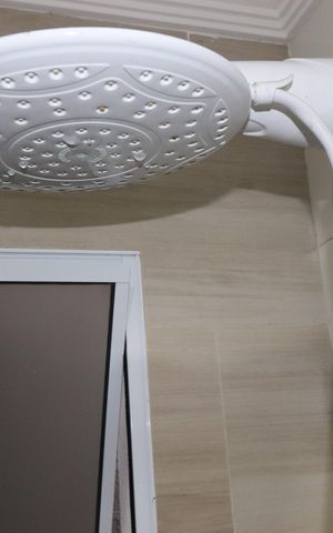 Casa à venda com 185m², 2 quartos e 2 vagasBanheiro Quarto 1 suíte