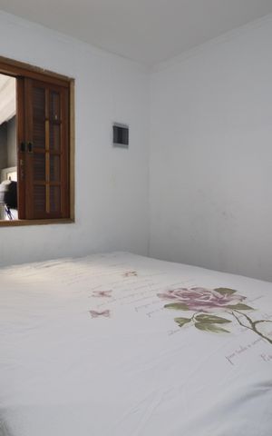 Casa à venda com 185m², 2 quartos e 2 vagasQuarto 1 suíte