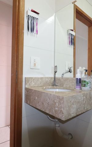 Casa à venda com 185m², 2 quartos e 2 vagasBanheiro