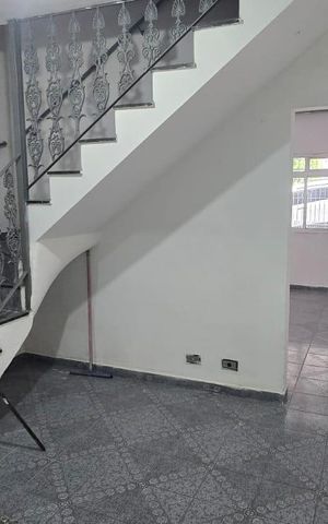 Casa para alugar com 140m², 3 quartos e 2 vagas Casa para alugar com 140m², 3 quartos e 2 vagasSala