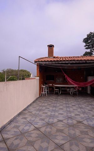 Casa à venda com 180m², 3 quartos e 2 vagas Casa à venda com 180m², 3 quartos e 2 vagasÁrea de Lazer