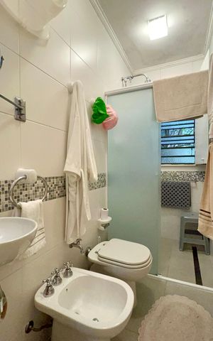 Casa à venda com 575m², 6 quartos e 7 vagas Casa à venda com 575m², 6 quartos e 7 vagasBanheiro da Suíte