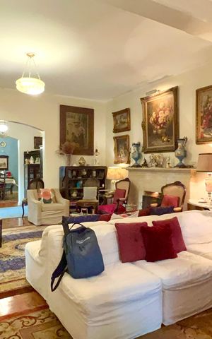 Casa à venda com 575m², 6 quartos e 7 vagas Casa à venda com 575m², 6 quartos e 7 vagasSala