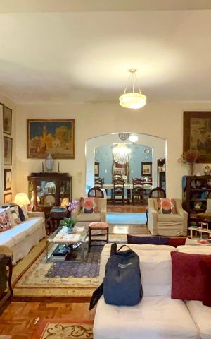 Casa à venda com 575m², 6 quartos e 7 vagas Casa à venda com 575m², 6 quartos e 7 vagasSala