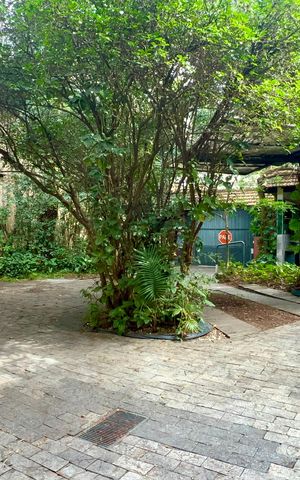 Casa à venda com 575m², 6 quartos e 7 vagas Casa à venda com 575m², 6 quartos e 7 vagasGaragem