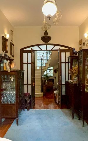 Casa à venda com 575m², 6 quartos e 7 vagas Casa à venda com 575m², 6 quartos e 7 vagasHall