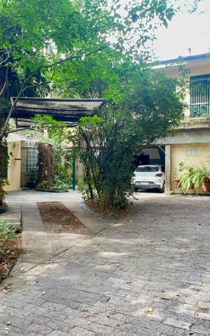 Casa à venda com 575m², 6 quartos e 7 vagas Casa à venda com 575m², 6 quartos e 7 vagasGaragem