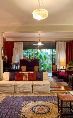 Casa à venda com 575m², 6 quartos e 7 vagas Casa à venda com 575m², 6 quartos e 7 vagasSala