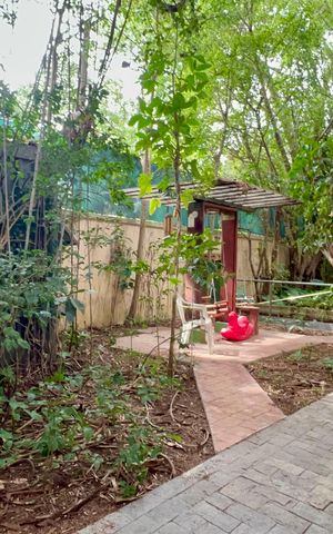 Casa à venda com 575m², 6 quartos e 7 vagas Casa à venda com 575m², 6 quartos e 7 vagasQuintal