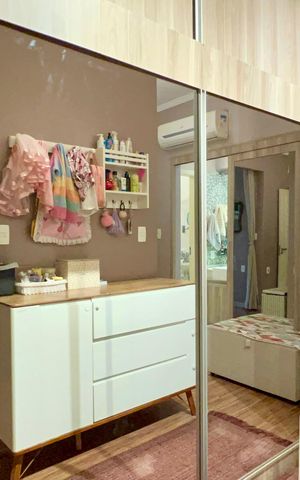 Casa à venda com 575m², 6 quartos e 7 vagas Casa à venda com 575m², 6 quartos e 7 vagasCloset da suíte