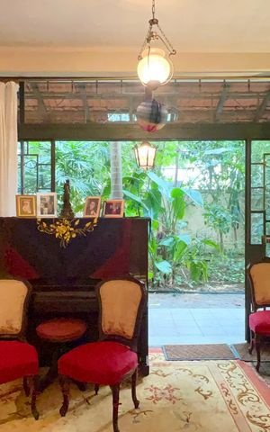 Casa à venda com 575m², 6 quartos e 7 vagas Casa à venda com 575m², 6 quartos e 7 vagasSala