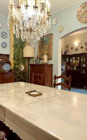 Casa à venda com 575m², 6 quartos e 7 vagas Casa à venda com 575m², 6 quartos e 7 vagasSala de Jantar