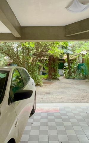 Casa à venda com 575m², 6 quartos e 7 vagas Casa à venda com 575m², 6 quartos e 7 vagasGaragem