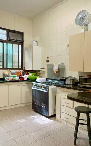 Casa à venda com 575m², 6 quartos e 7 vagas Casa à venda com 575m², 6 quartos e 7 vagasCozinha