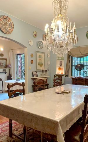 Casa à venda com 575m², 6 quartos e 7 vagas Casa à venda com 575m², 6 quartos e 7 vagasSala de Jantar