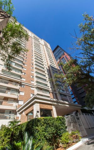 Apartamento à venda com 160m², 3 quartos e 3 vagasVista da Rua