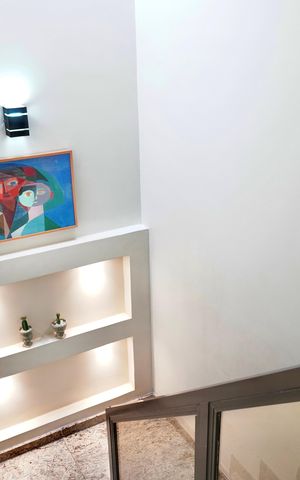 Casa à venda com 128m², 3 quartos e 2 vagas Casa à venda com 128m², 3 quartos e 2 vagasEscadas