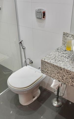 Casa à venda com 128m², 3 quartos e 2 vagas Casa à venda com 128m², 3 quartos e 2 vagasBanheiro Social