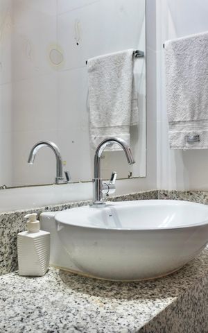 Casa à venda com 128m², 3 quartos e 2 vagas Casa à venda com 128m², 3 quartos e 2 vagasBanheiro social (Segundo andar)
