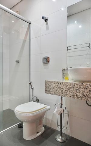 Casa à venda com 128m², 3 quartos e 2 vagas Casa à venda com 128m², 3 quartos e 2 vagasBanheiro Social