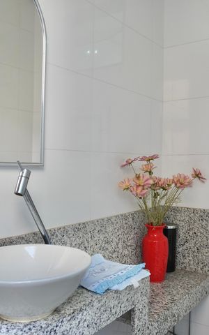 Casa à venda com 128m², 3 quartos e 2 vagas Casa à venda com 128m², 3 quartos e 2 vagasLavabo da Área Externa