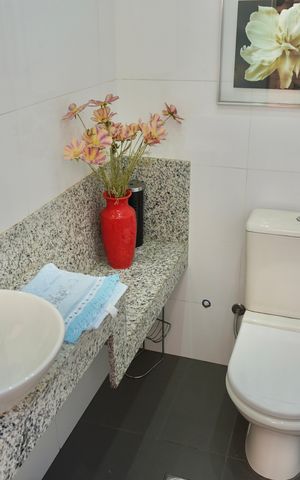 Casa à venda com 128m², 3 quartos e 2 vagas Casa à venda com 128m², 3 quartos e 2 vagasLavabo da Área Externa